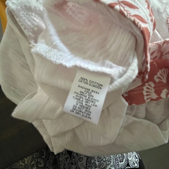 LOFT Tee Shirt Size Small Floral Paisley Pattern Graduated Colours Lovely - Picture 12 of 14